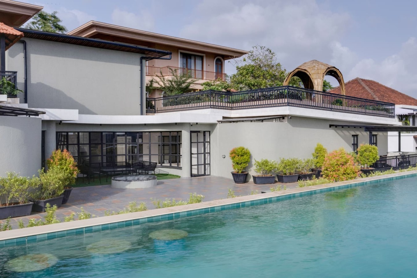 Modern 1BHK with Rooftop Pool Near Candolim Beach - 6