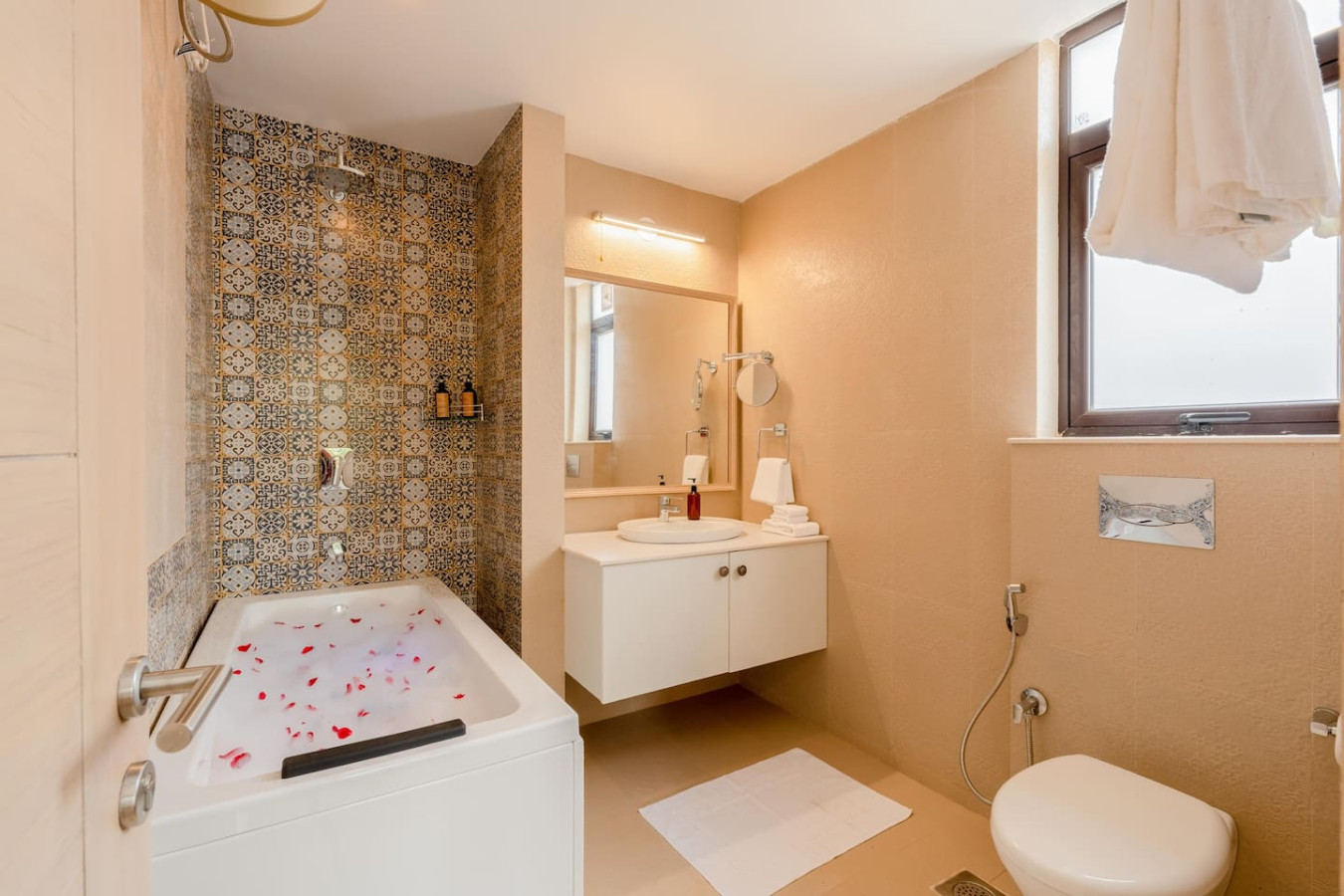 Spacious 3-BR Apartment with Pool in Candolim - 39
