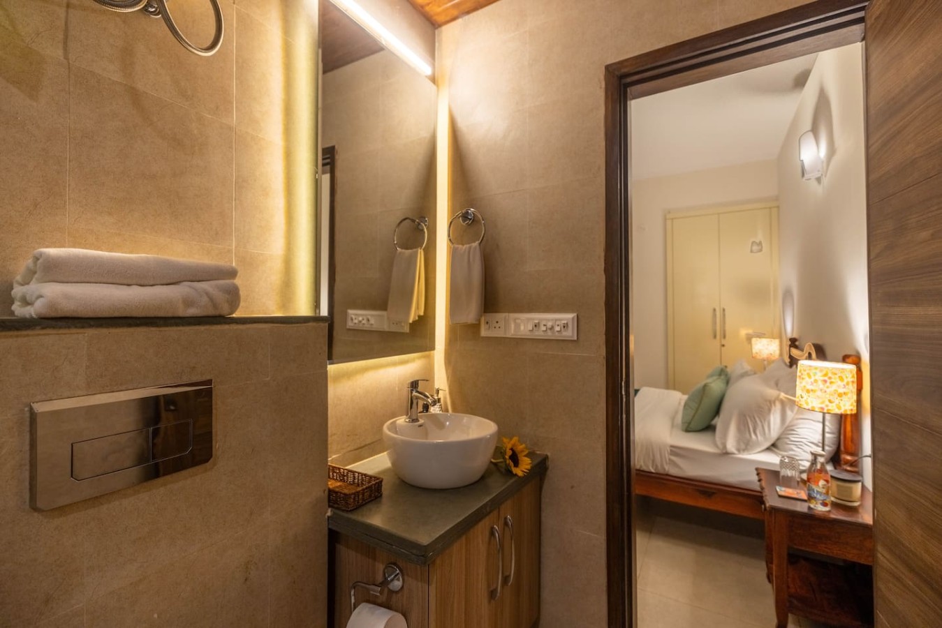 Modern 2BHK w Balcony & Pool near Candolim Beach - 17