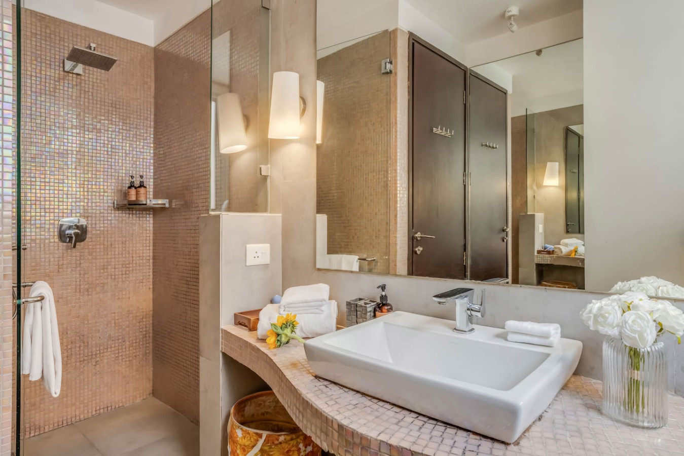 Chic 2BHK with Rooftop Pool near Coco Beach - 44