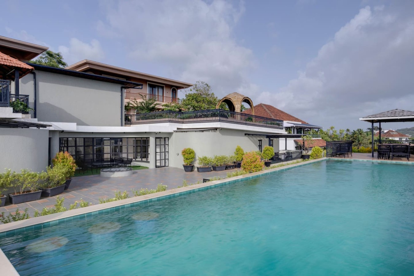 Modern 1BHK with Rooftop Pool Near Candolim Beach - 33