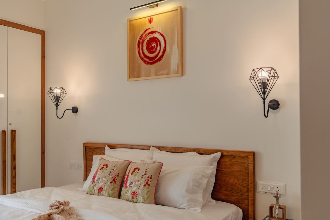 Spacious 2BR Apartment with Balcony near Candolim Beach - 18