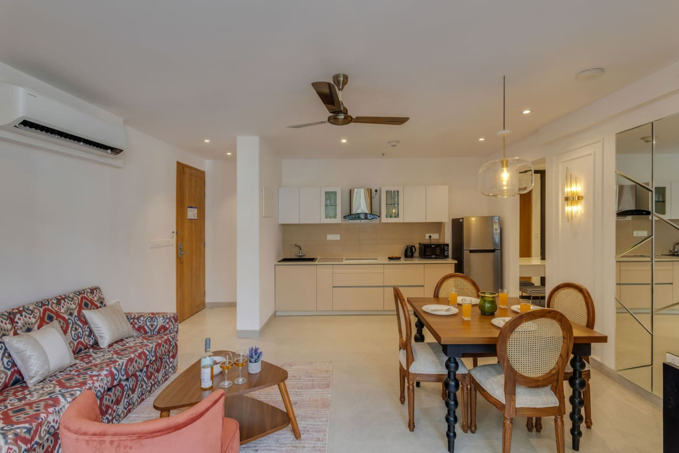 Hidden Gem | Luxe Suite w Pool View - 1km to Beach - 22