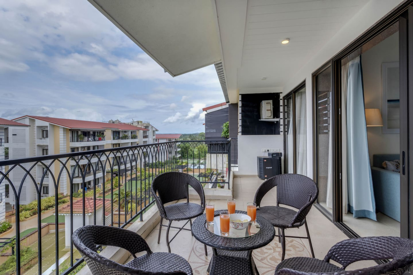 1BR w Sauna & Common Pool, Less than 2km to beach - 16