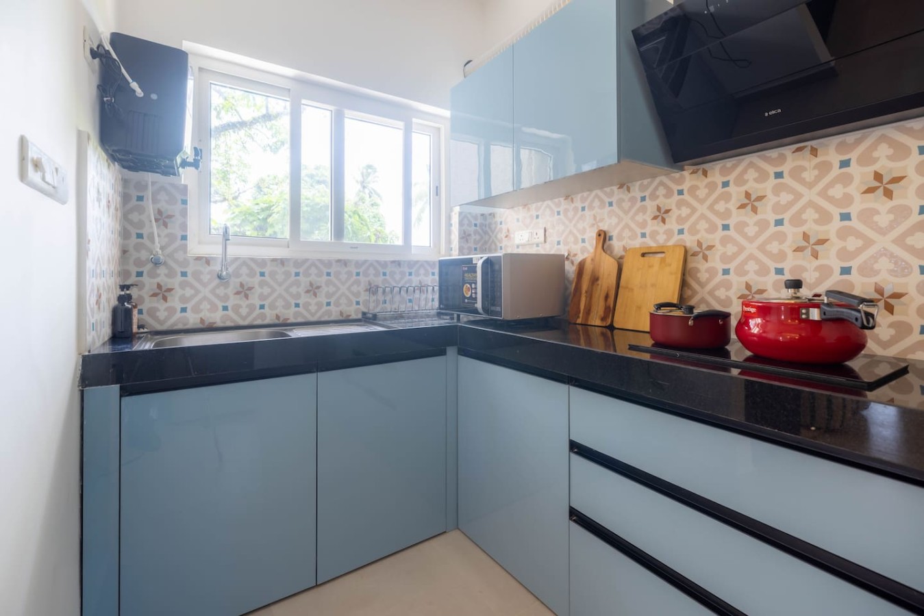 Cozy 2BR Candolim Escape | Pool, Gym & Hill Views - 14