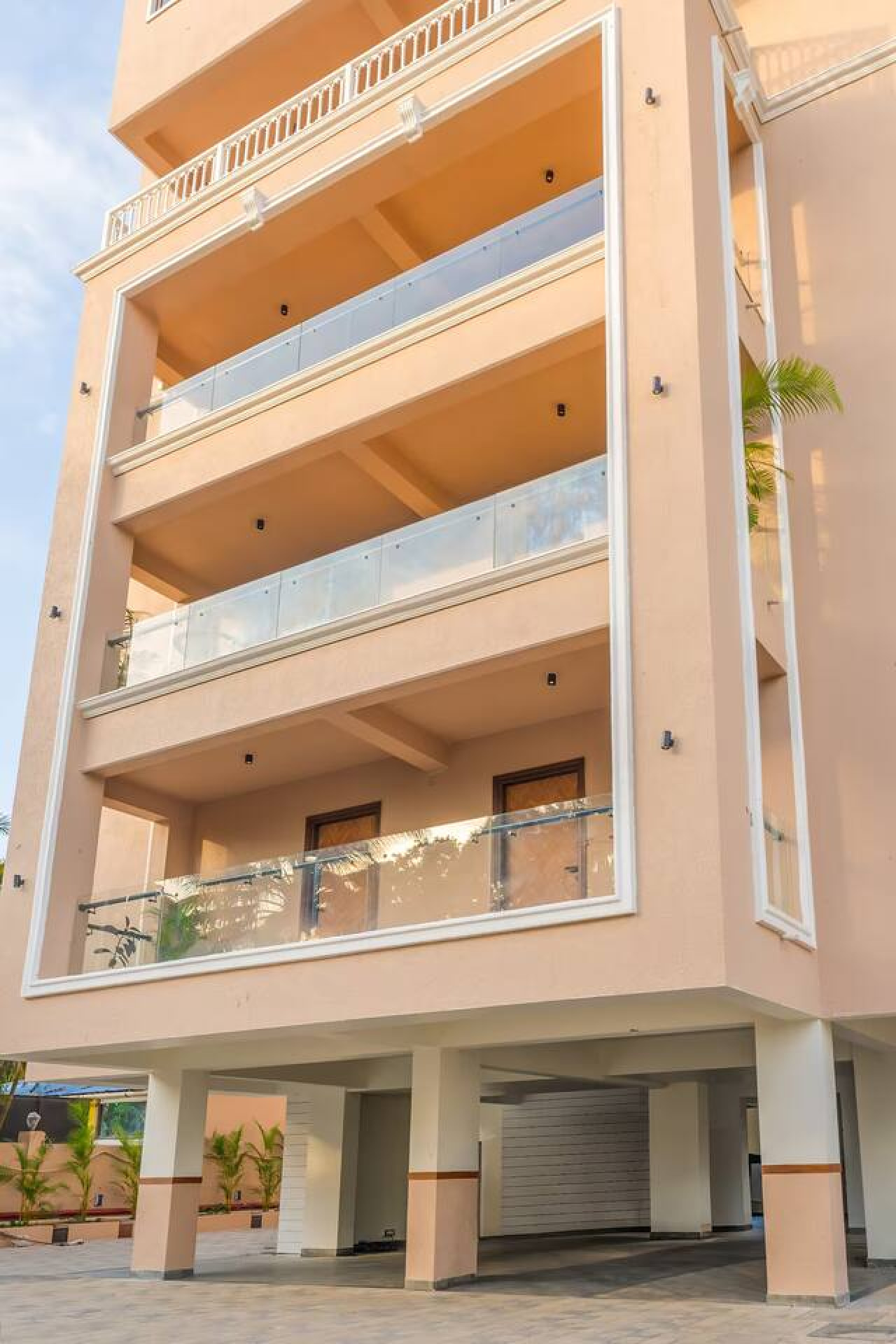 Chic 2BHK in Candolim | 5 Min to Beach, Pool & Gym - 10