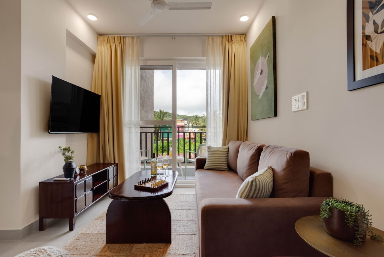 Elegant 2BR w/ Pool & Balcony near Candolim Beach - 2