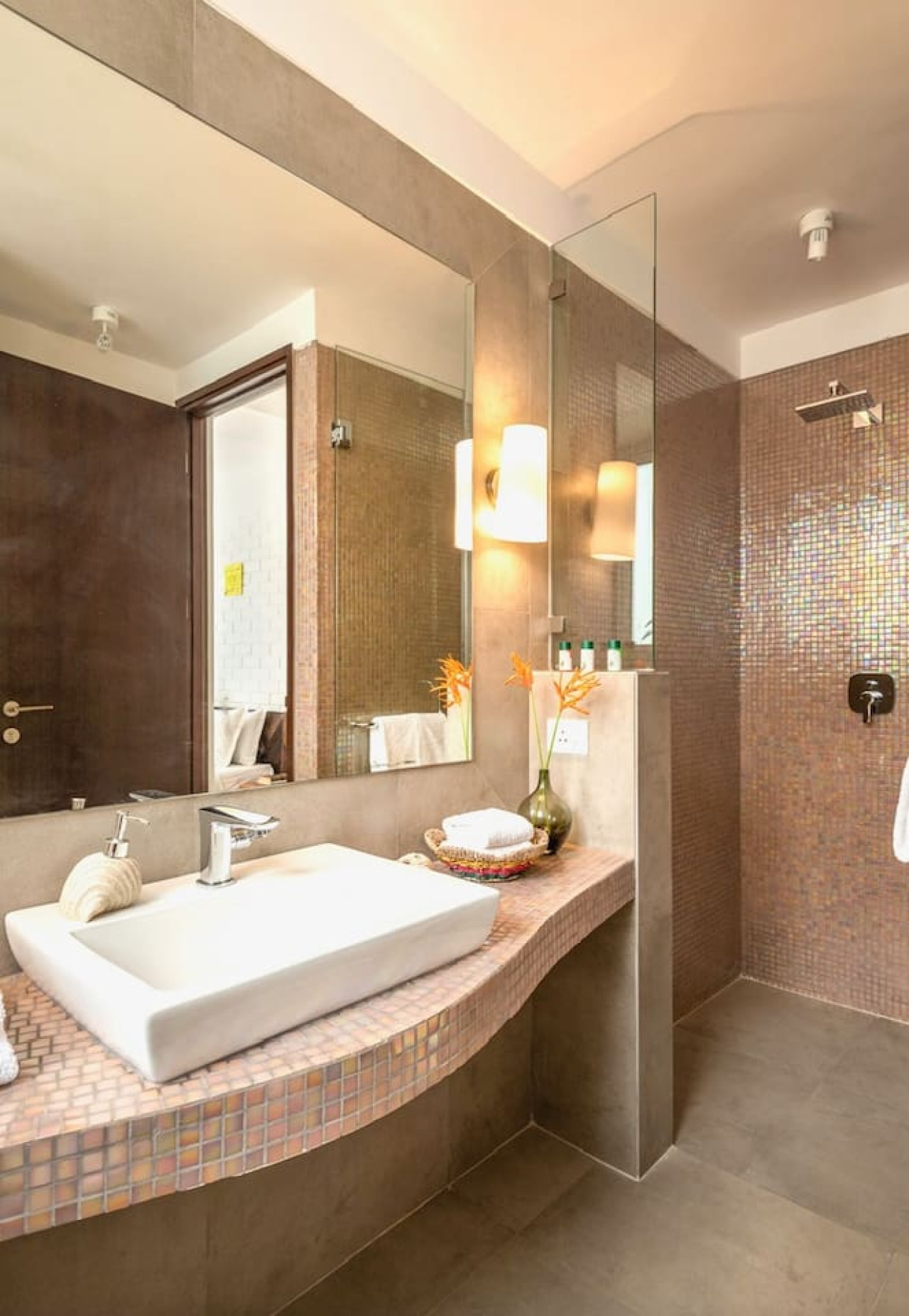 Modern Tropical 2BHK | Near Beach | Pool & Garden - 24