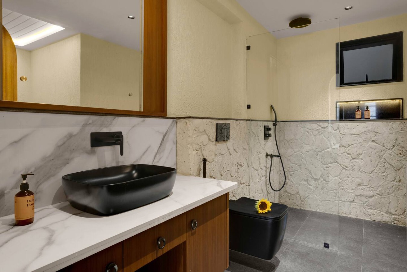 Modern 1BHK with Rooftop Pool Near Candolim Beach - 28