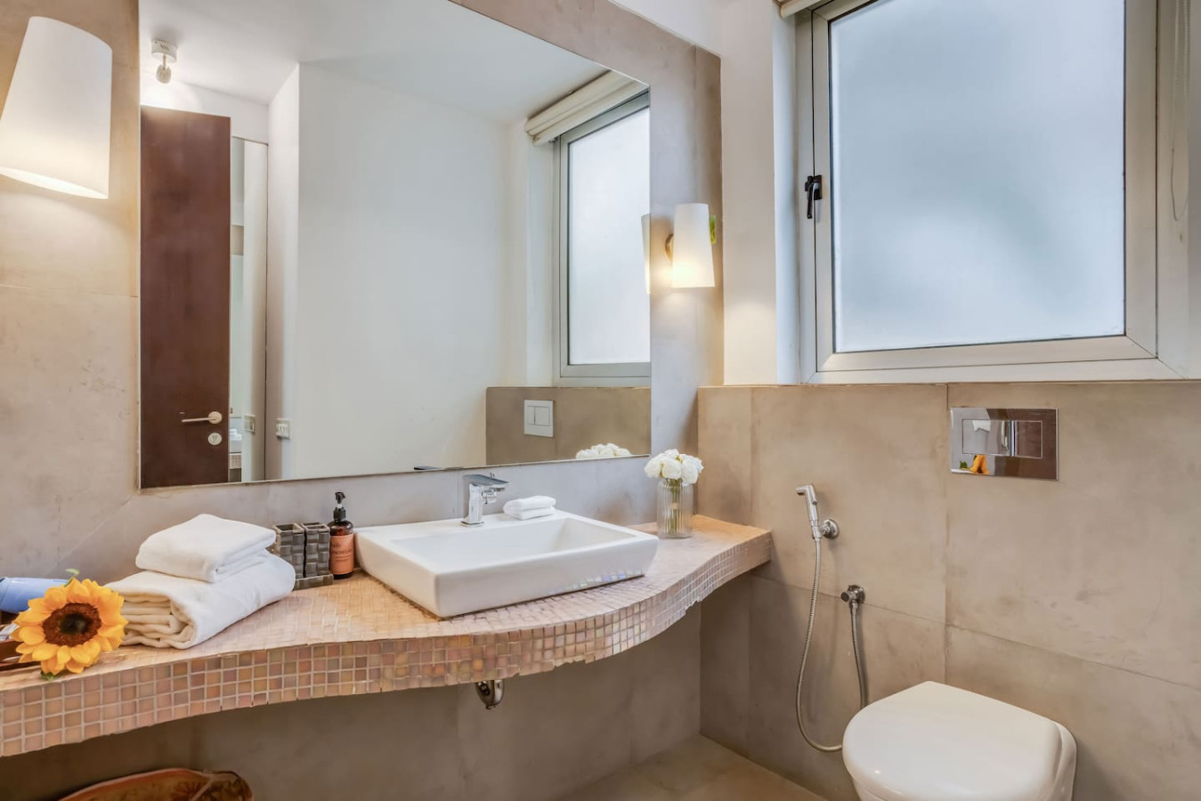 Chic 2BHK with Rooftop Pool near Coco Beach - 42