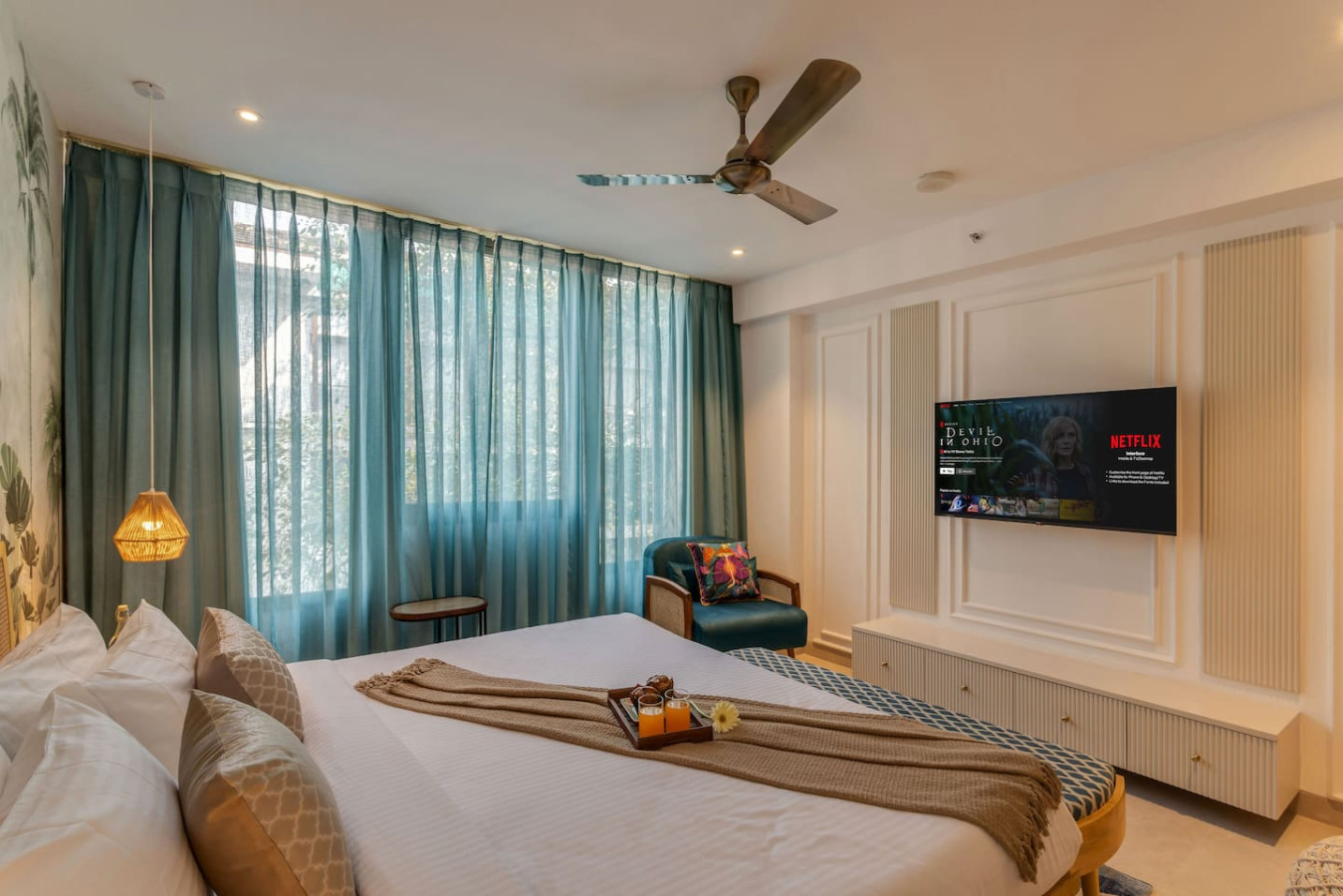 Hidden Gem | Luxe Suite w Pool View - 1km to Beach - 32