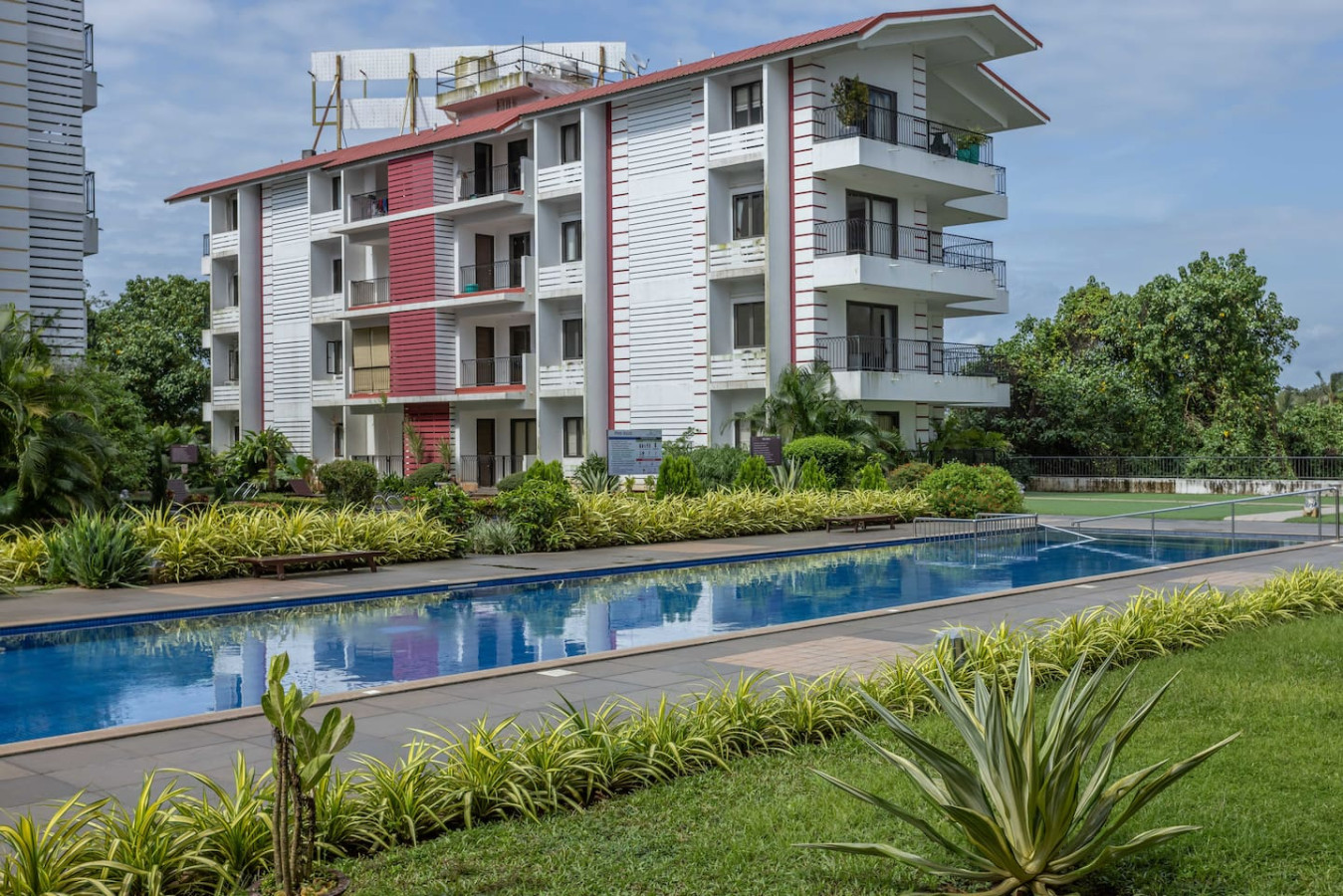1BR w Sauna & Common Pool, Less than 2km to beach - 10