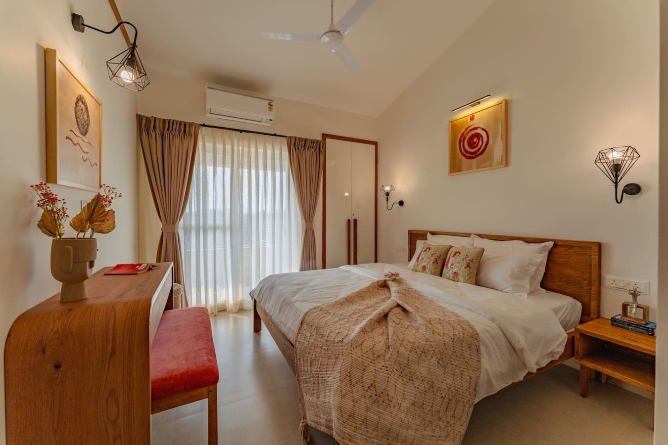 Spacious 2BR Apartment with Balcony near Candolim Beach - 16