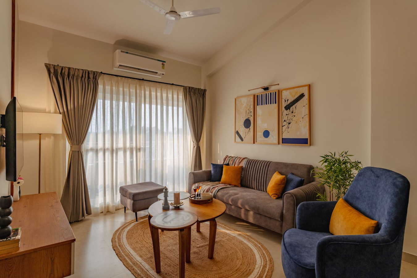 Spacious 2BR Apartment with Balcony near Candolim Beach - 12