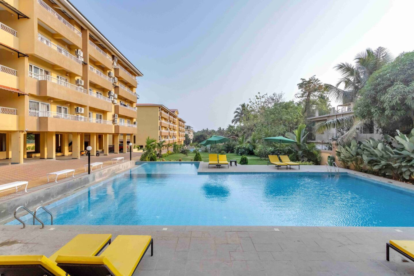 1BHK w Balcony and Pool - 5 mins to Candolim Beach - 36
