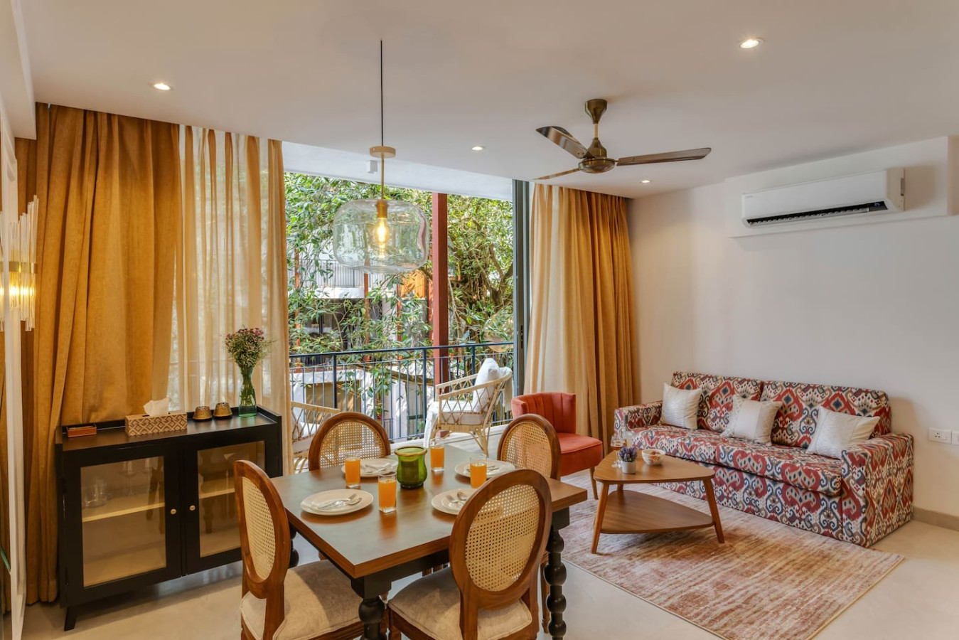 Hidden Gem | Luxe Suite w Pool View - 1km to Beach - 18