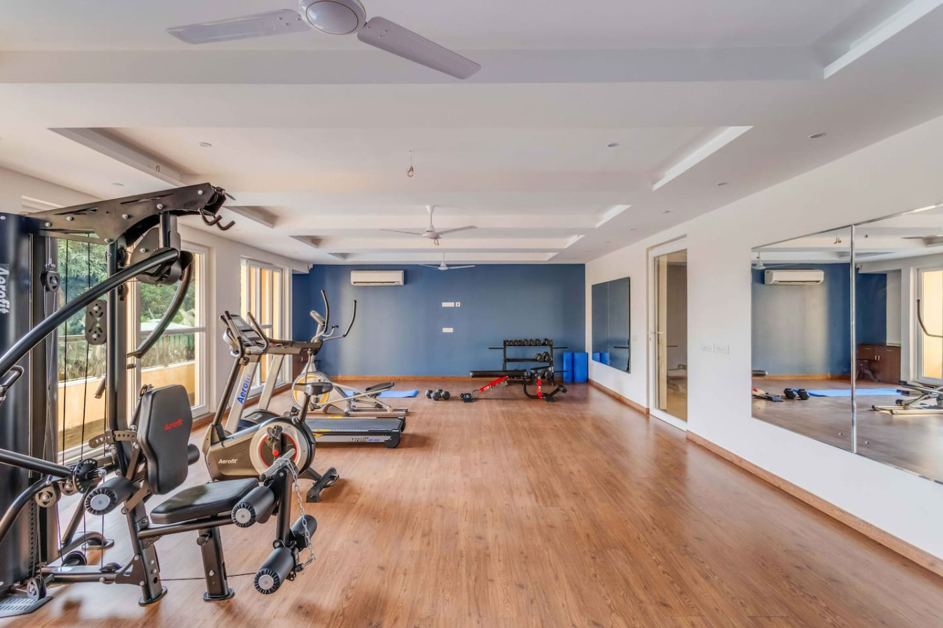 1BHK w Balcony and Pool - 5 mins to Candolim Beach - 40