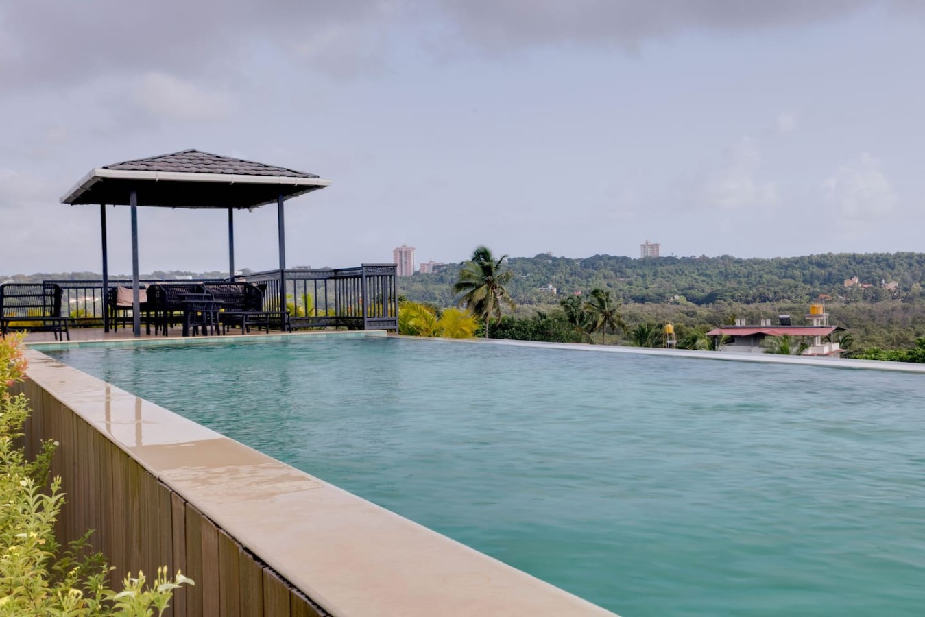 Modern 1BHK with Rooftop Pool Near Candolim Beach - 2