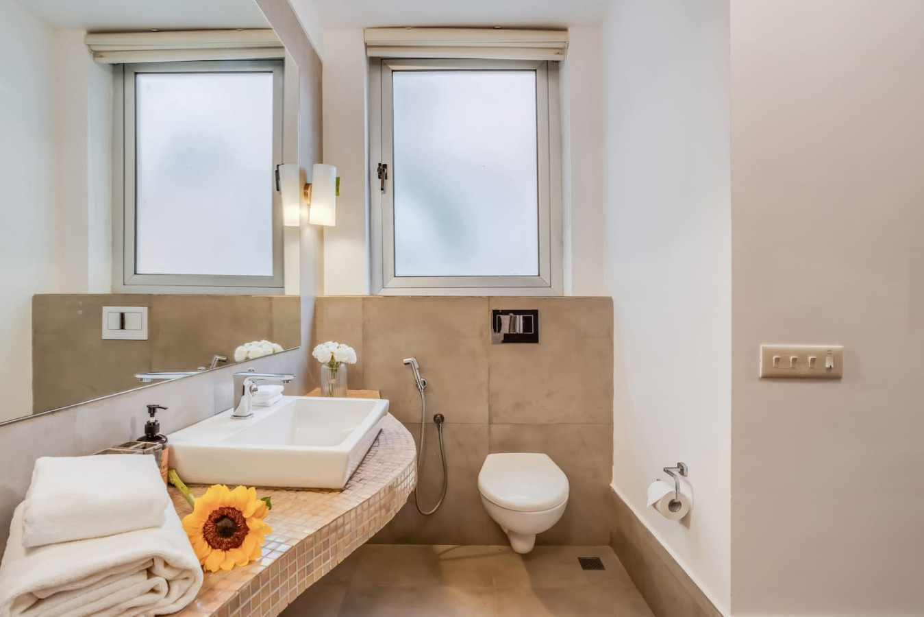 Chic 2BHK with Rooftop Pool near Coco Beach - 40