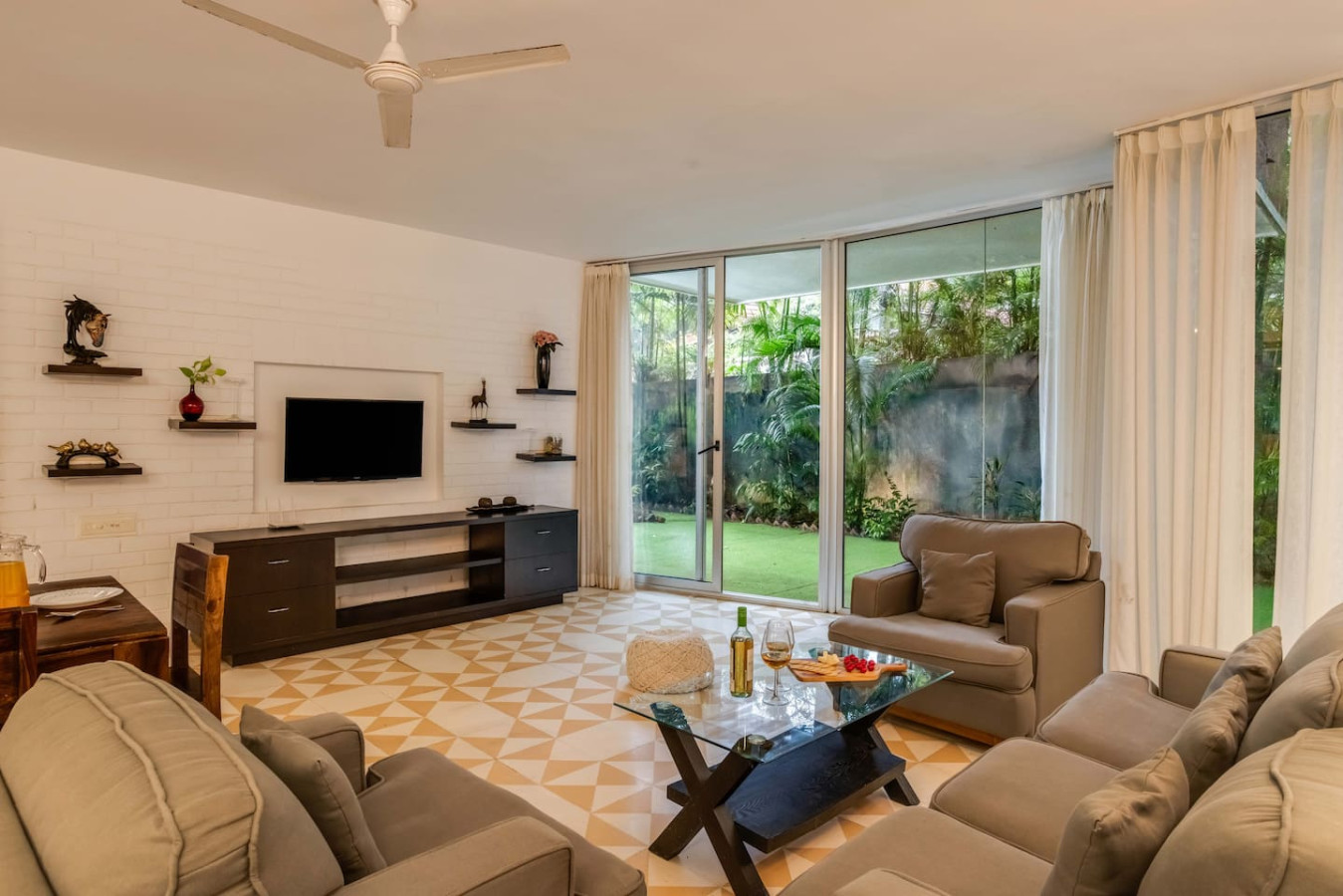 Modern 2BHK w Pool Access | 5km to Coco Beach - 2