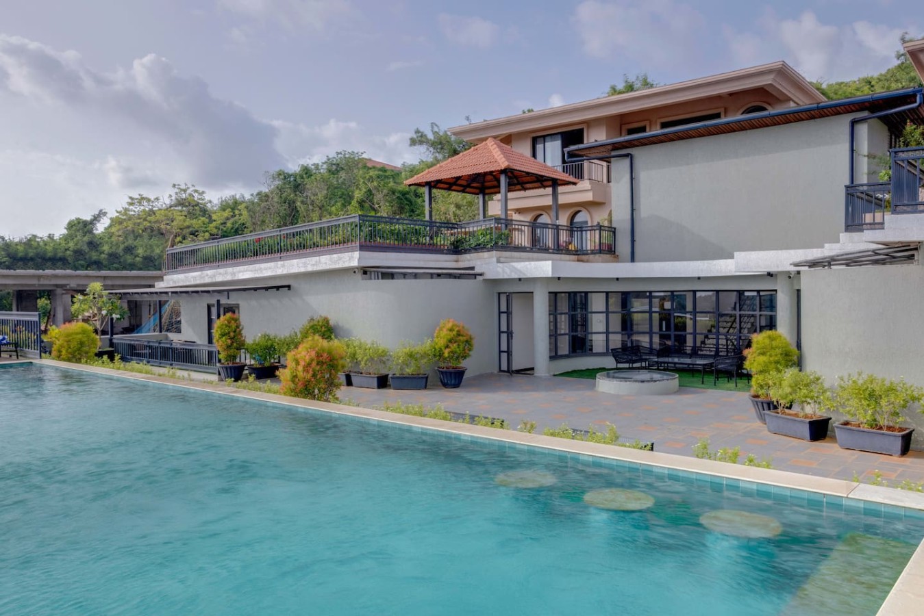 Modern 1BHK with Rooftop Pool Near Candolim Beach - 31
