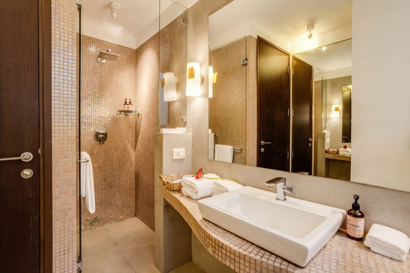 Modern 2BHK w Pool Access | 5km to Coco Beach - 40