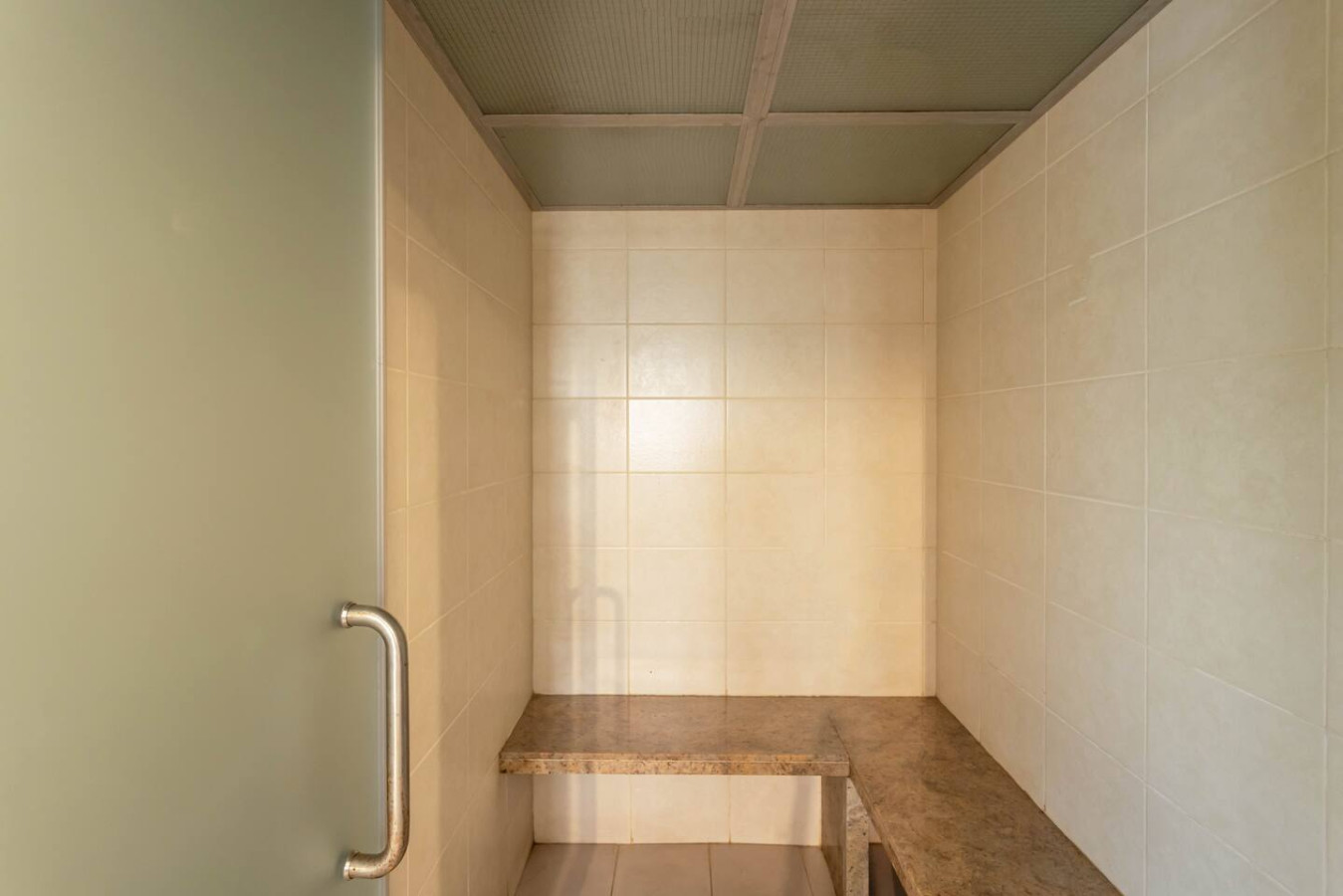 1BR w Sauna & Common Pool, Less than 2km to beach - 80