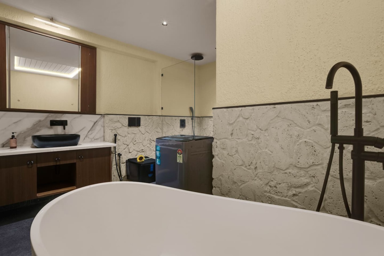Modern 1BHK with Rooftop Pool Near Candolim Beach - 27