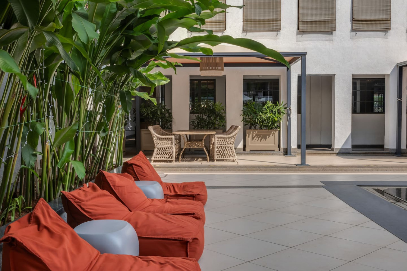 Hidden Gem | Luxe Suite w Pool View - 1km to Beach - 54