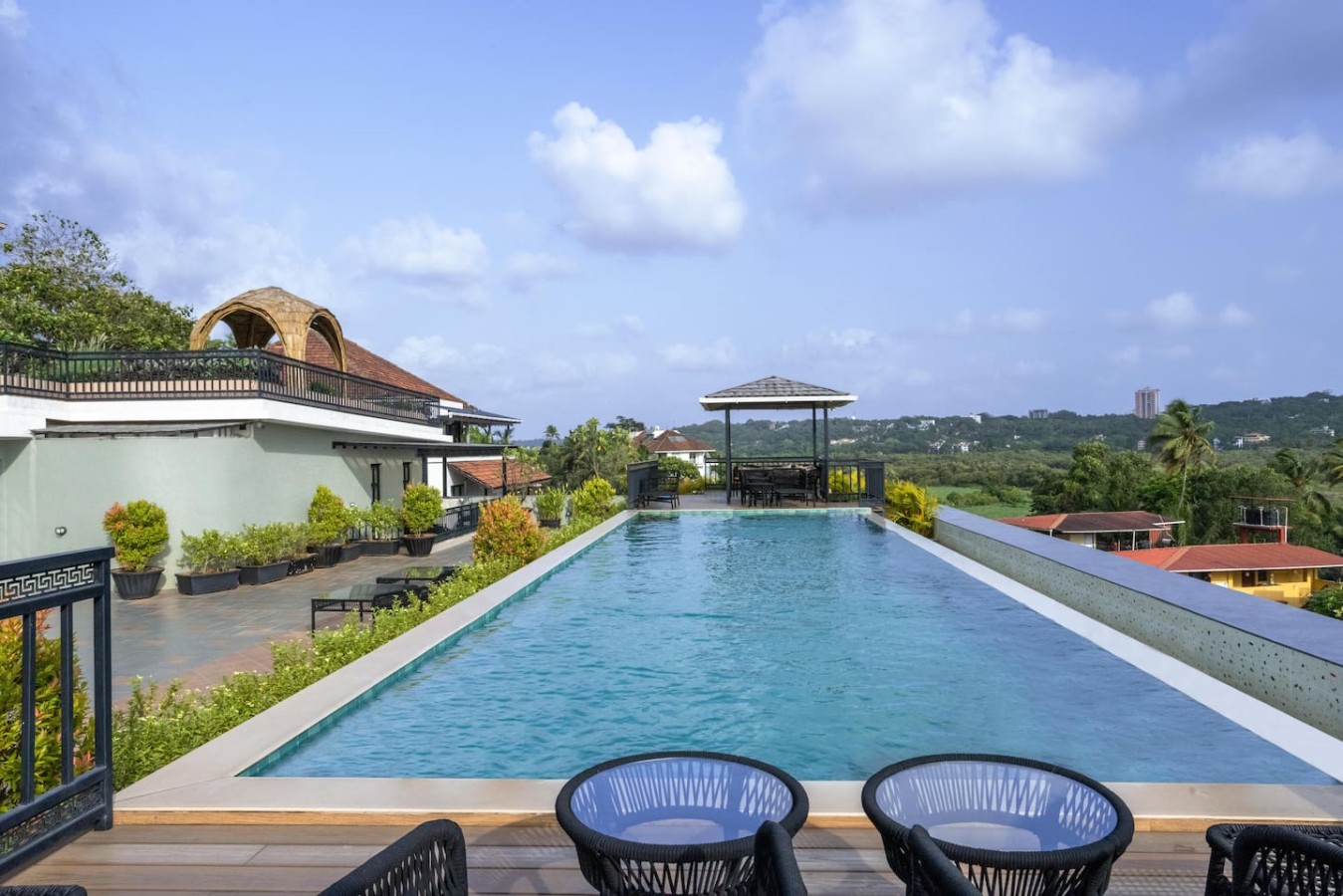 Modern 1BHK with Rooftop Pool Near Candolim Beach - 1