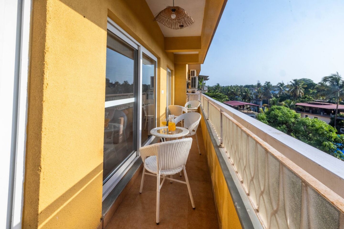 Modern 2BHK w Balcony & Pool near Candolim Beach - 3