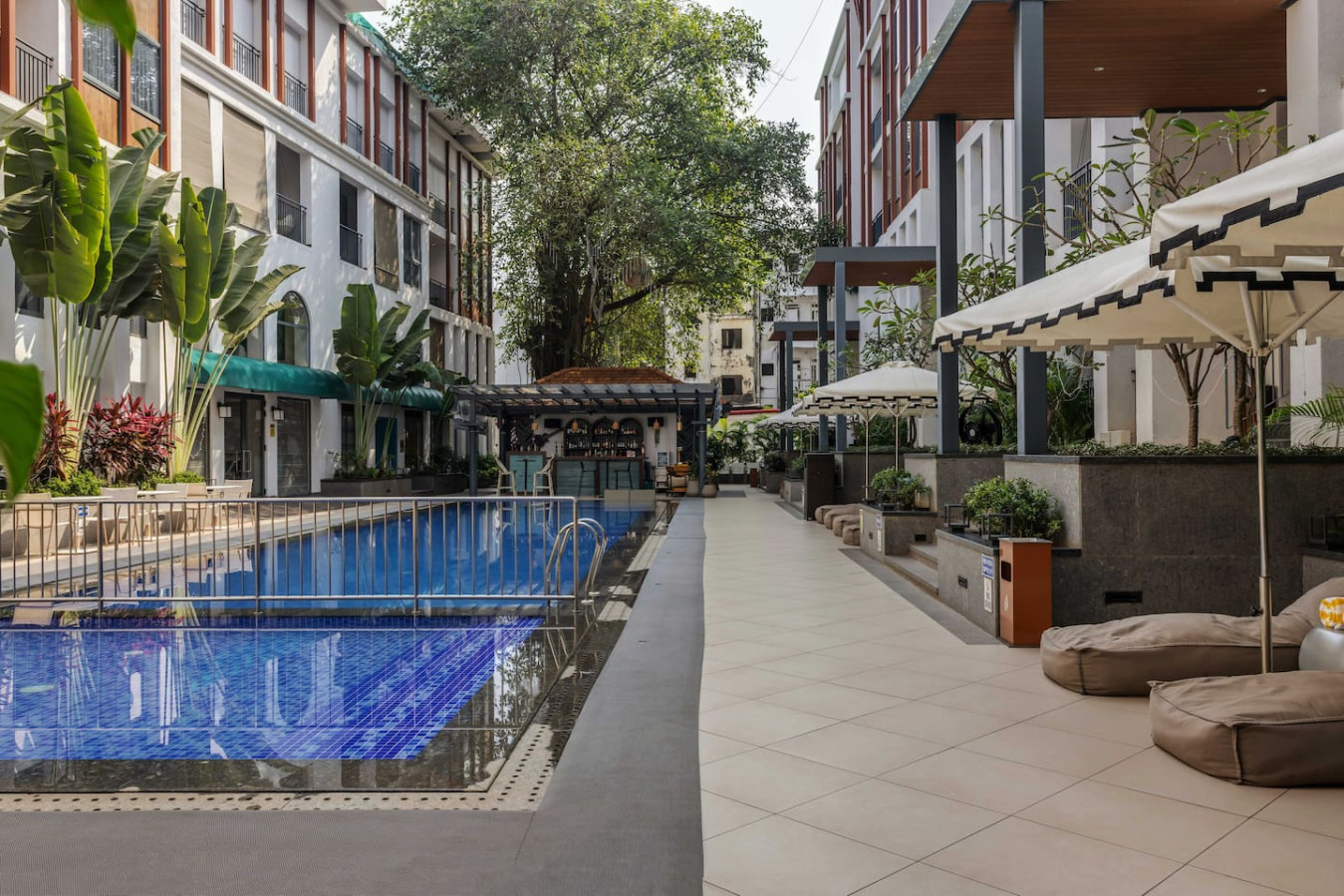 Hidden Gem | Luxe Suite w Pool View - 1km to Beach - 50