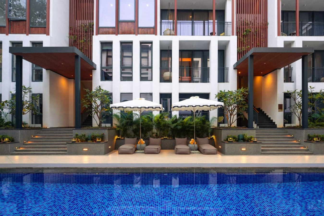 Hidden Gem | Luxe Suite w Pool View - 1km to Beach - 74