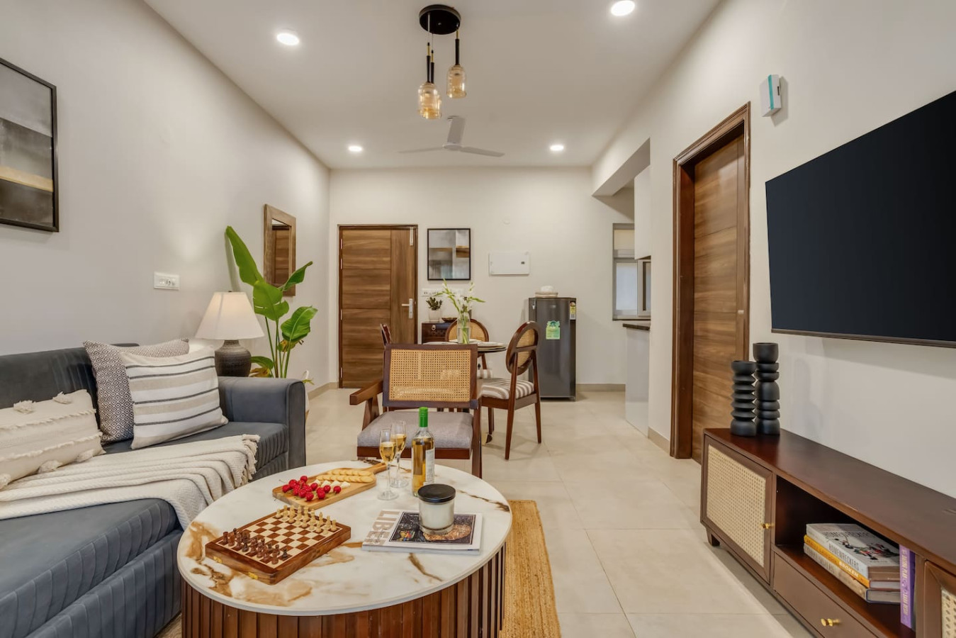 1BHK w Balcony and Pool - 5 mins to Candolim Beach - 8