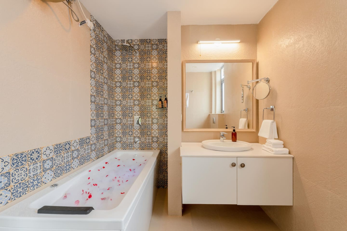 Spacious 3-BR Apartment with Pool in Candolim - 41