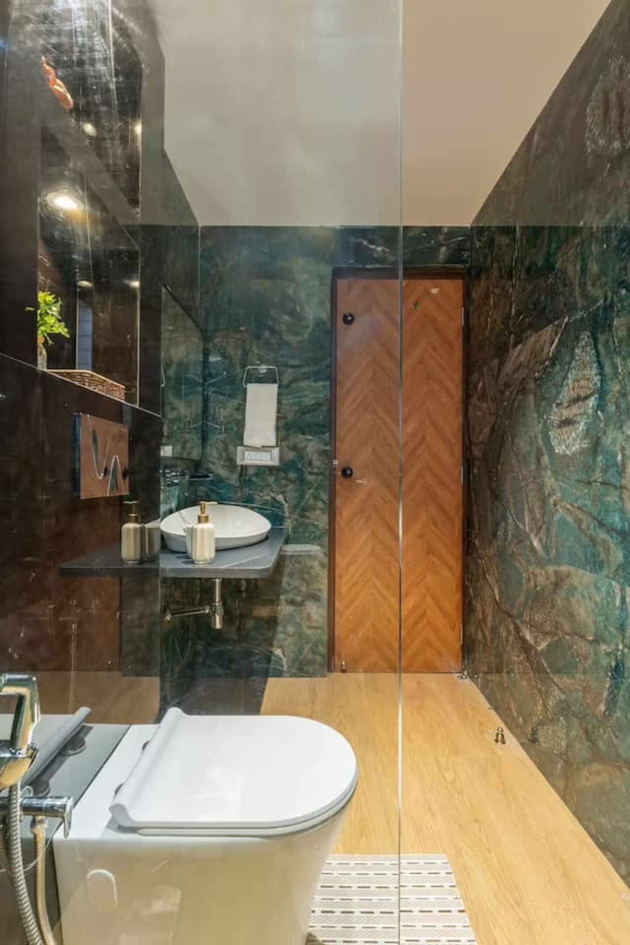 Chic 2BHK in Candolim | 5 Min to Beach, Pool & Gym - 46