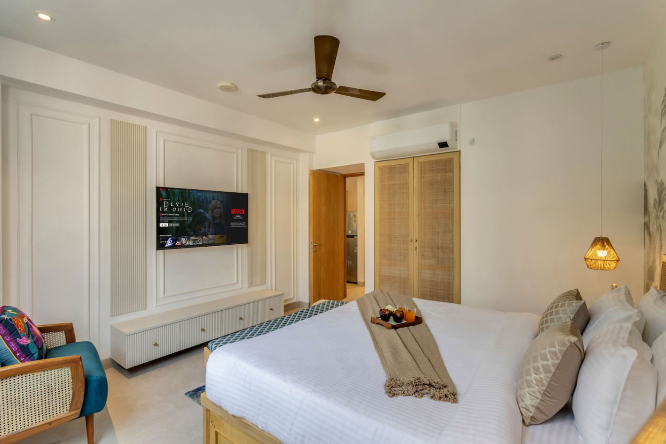Hidden Gem | Luxe Suite w Pool View - 1km to Beach - 30