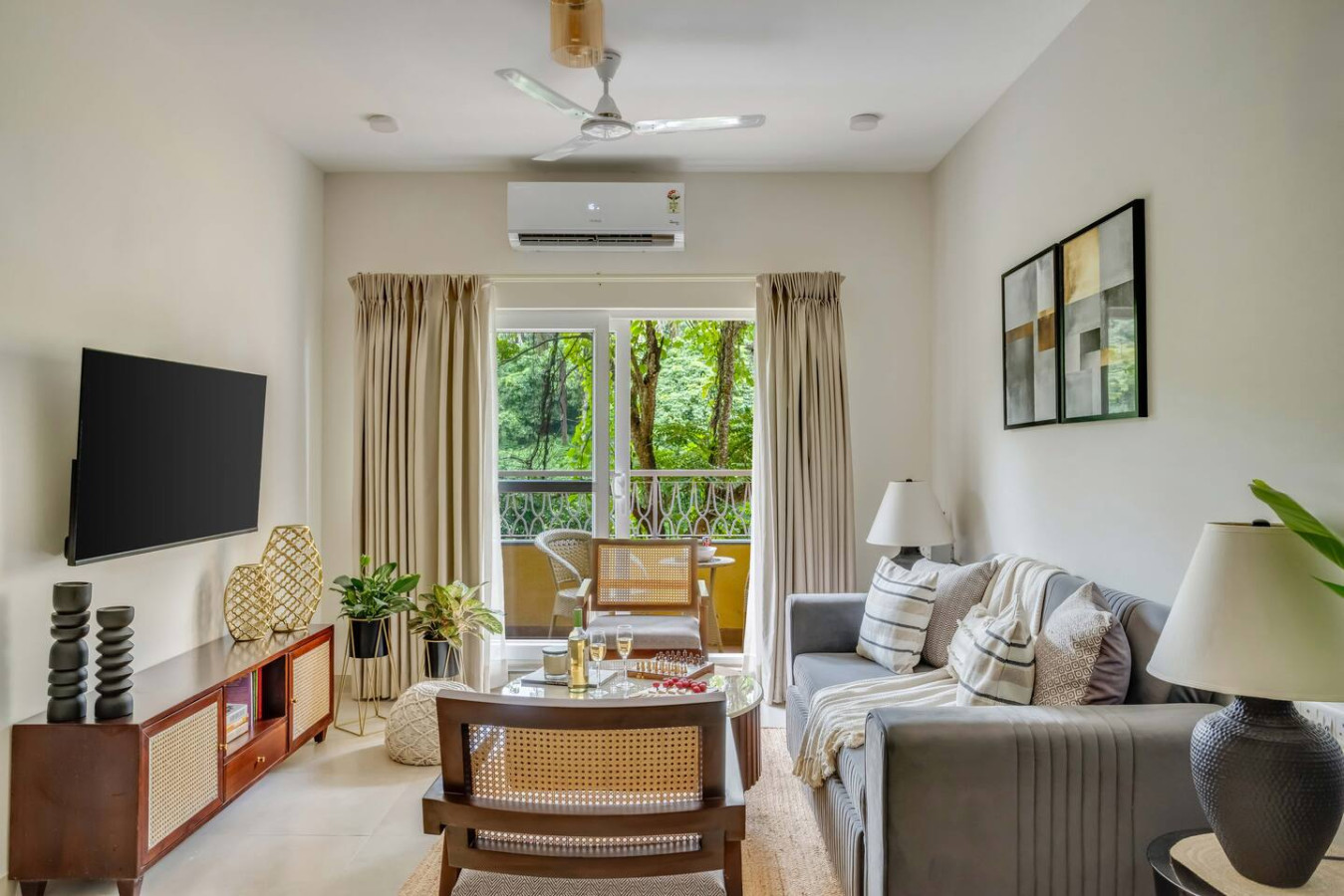 1BHK w Balcony and Pool - 5 mins to Candolim Beach - 16