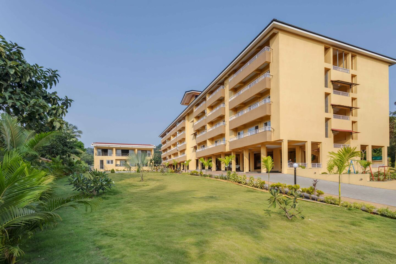 1BHK w Balcony and Pool - 5 mins to Candolim Beach - 44