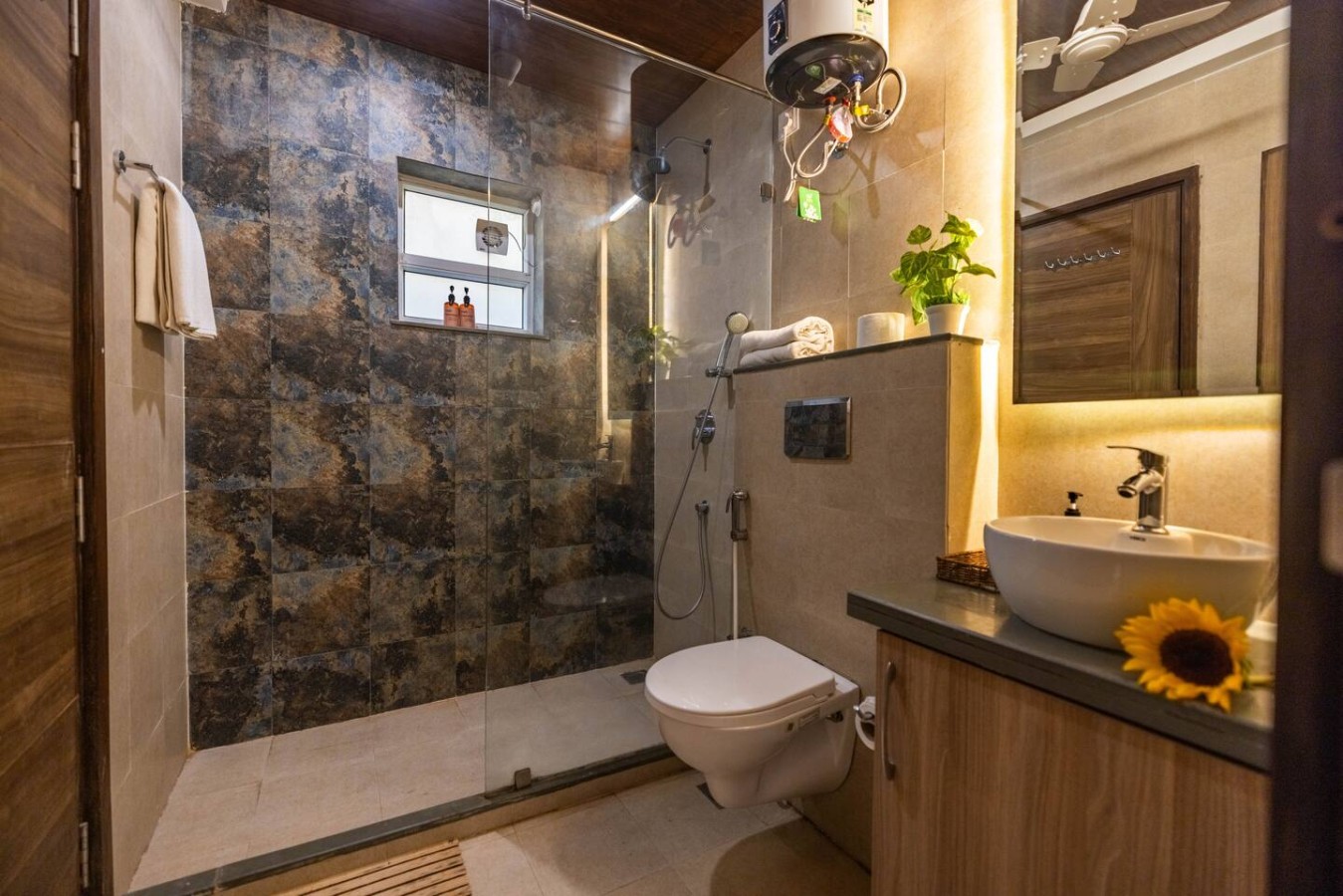 Modern 2BHK w Balcony & Pool near Candolim Beach - 21