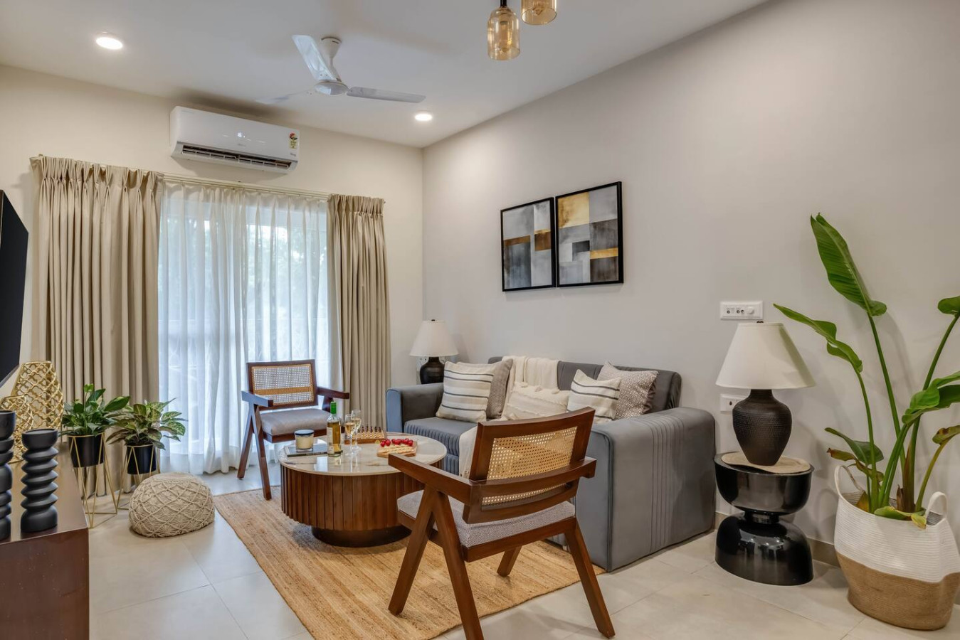 1BHK w Balcony and Pool - 5 mins to Candolim Beach - 18