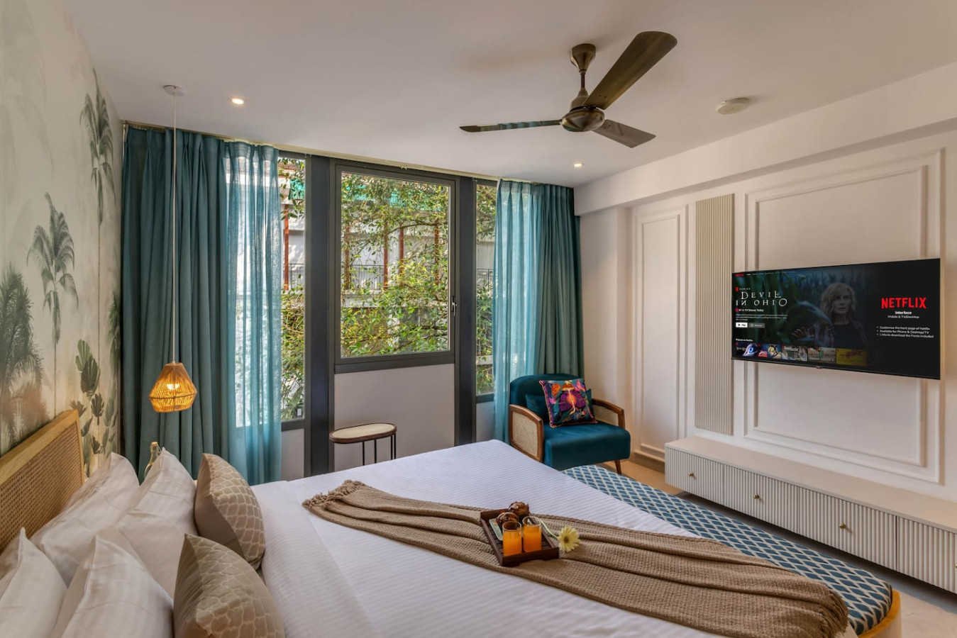 Hidden Gem | Luxe Suite w Pool View - 1km to Beach - 28