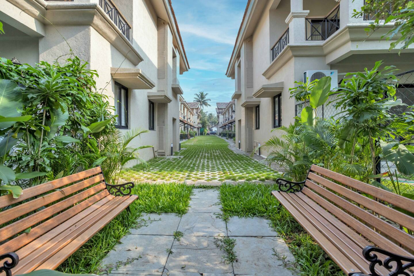 Modern 2BHK w Private Plunge Pool & Lawn | Siolim - 46