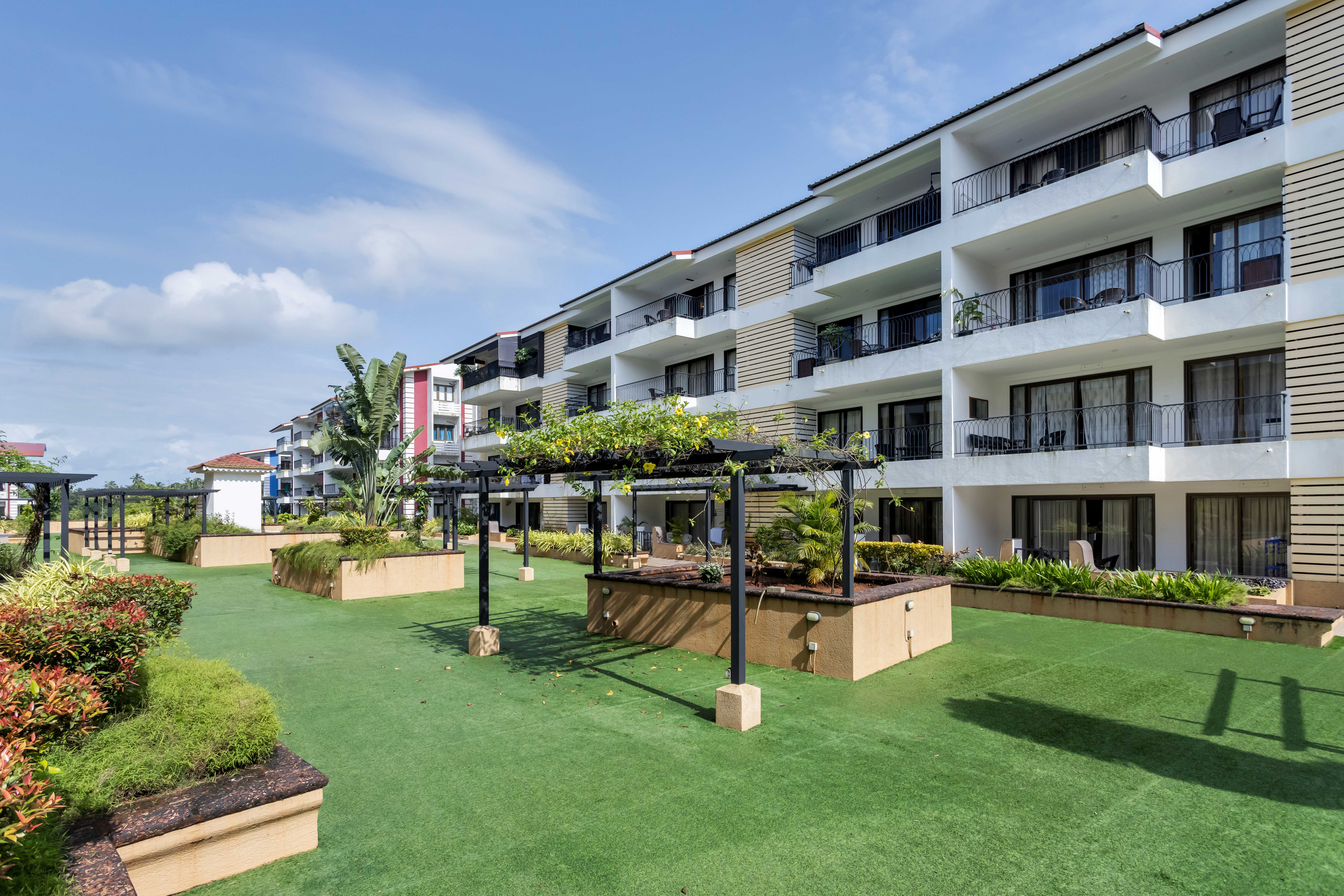 2BR w Pool & Sauna | Near Calangute Beach - 24