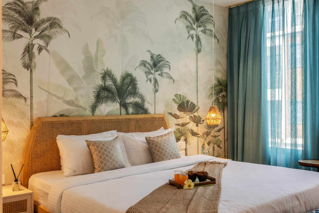 Hidden Gem | Luxe Suite w Pool View - 1km to Beach - 15