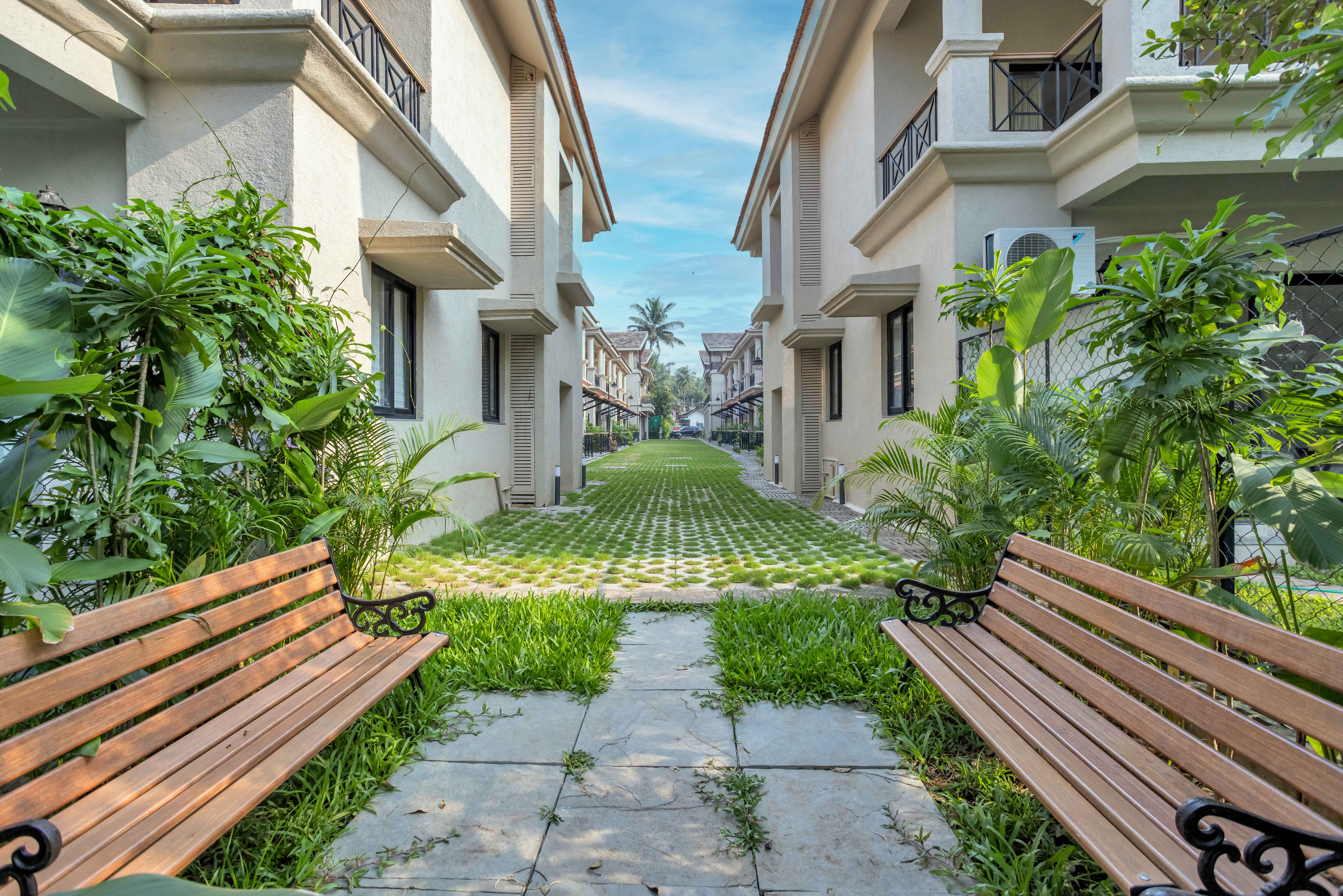 Modern 2BHK w Private Plunge Pool & Lawn | Siolim - 63