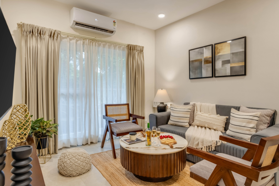 1BHK w Balcony and Pool - 5 mins to Candolim Beach - 13