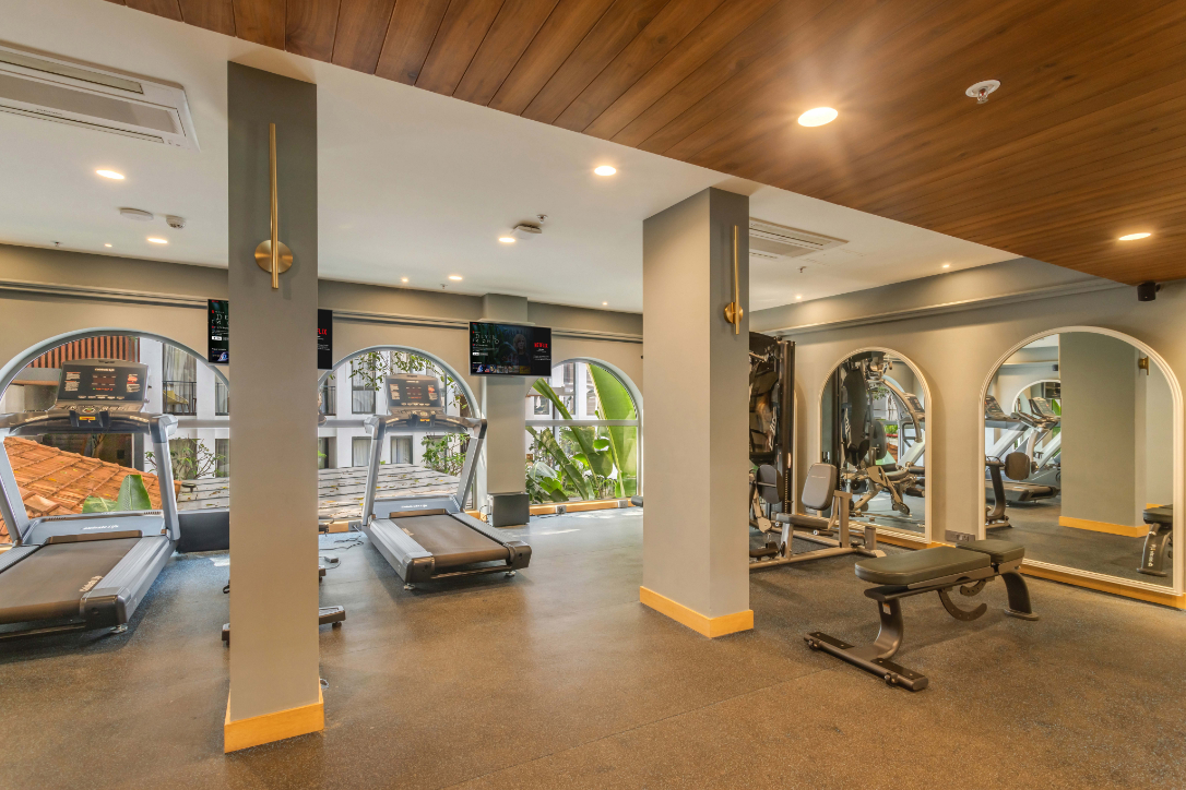 Hidden Gem | Luxe Suite w Pool View - 1km to Beach - 41