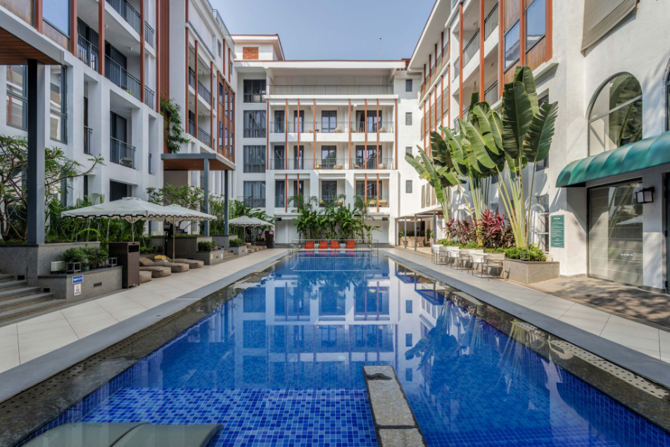Hidden Gem | Luxe Suite w Pool View - 1km to Beach - 5