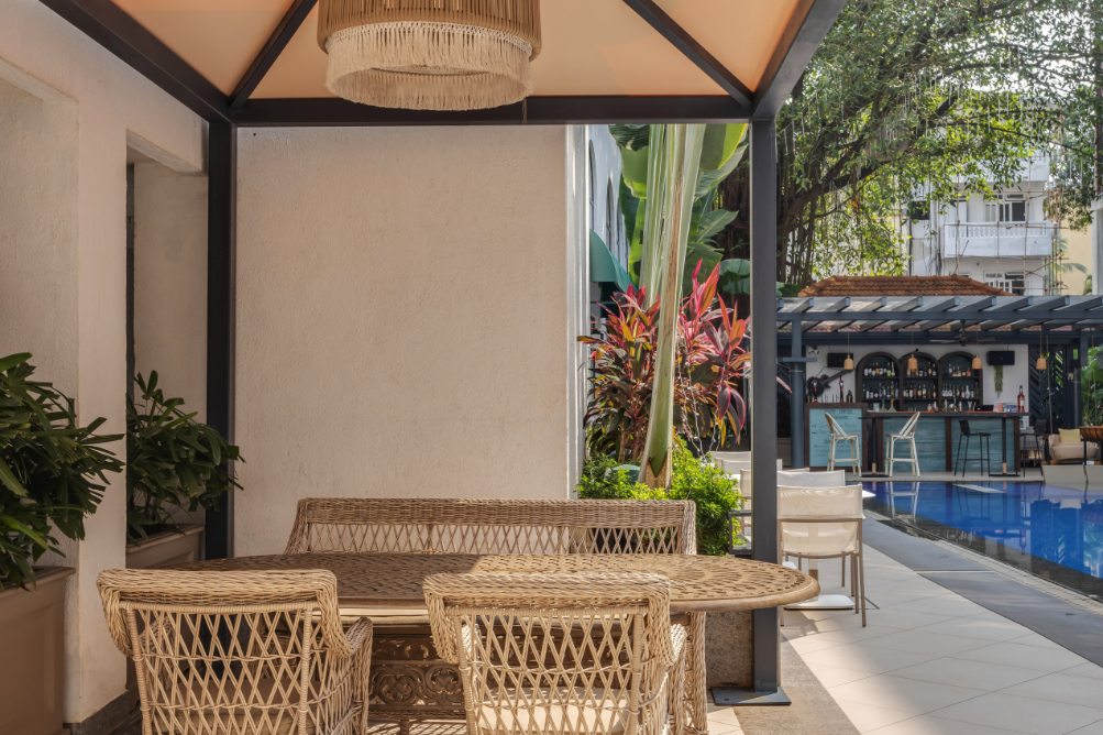 Hidden Gem | Luxe Suite w Pool View - 1km to Beach - 53